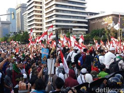Massa Pendemo Terus Berdatangan ke Bawaslu, Siap Buka Puasa Bersama