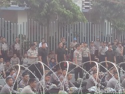 Kapolda Metro Temui Massa yang Demo di Depan Bawaslu