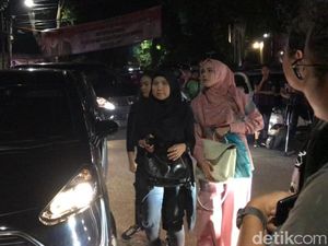 Mulan Jameela Sambangi Kediaman Prabowo di Kertanegara