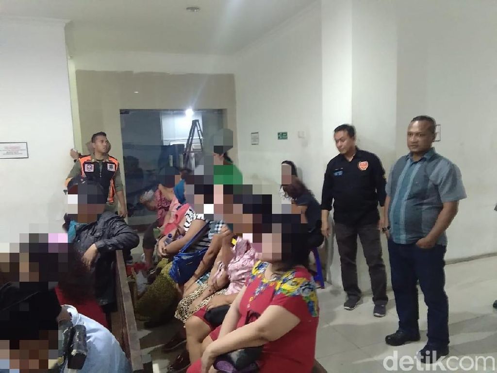 Dua Pria Terjaring Razia Satpol PP Surabaya Positif HIV Dua Pria Terjaring Razia Satpol PP Surabaya Positif HIV