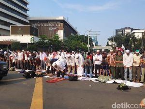 Video Massa Gelar Aksi Tolak Pemilu Curang di Bawaslu