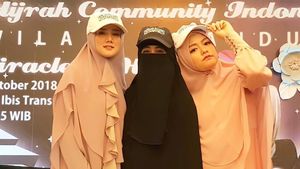 Foto: Beda Gaya Hijab 2 Sahabat, Ummi Pipik dan Mulan Jameela