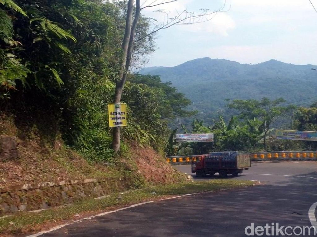 Tips Polisi untuk Warga Lewati Jalur Rawan Cikidang-Palabuhanratu Tips Polisi untuk Warga Lewati Jalur Rawan Cikidang-Palabuhanratu