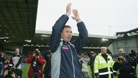 Bryan Robson menjalani peran ganda untuk Middlesbrough pada 1994-1997. Dia bermain 28 kali dan membukukan 1 gol. (Foto: Ross Kinnaird/Getty Images)
