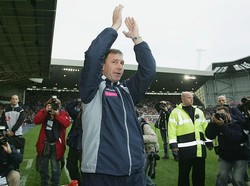 Bryan Robson menjalani peran ganda untuk Middlesbrough pada 1994-1997. Dia bermain 28 kali dan membukukan 1 gol. (Foto: Ross Kinnaird/Getty Images)