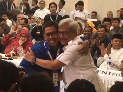 Jabat Tangan dan Pelukan TKN-BPN Akhiri Proses Rekapitulasi