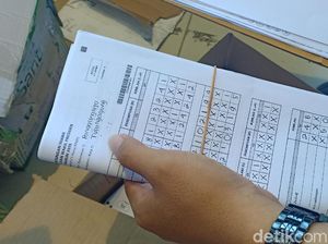 Ribuan Fotokopi Dokumen Pemilu Ditemukan di Bus Massa 22 Mei Ribuan Fotokopi Dokumen Pemilu Ditemukan di Bus Massa 22 Mei