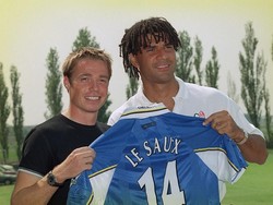 Ruud Gullit menjadi player-manager pada medio 1990-an. Saat itu dia menangani Chelsea pada usia 33 tahun, seperti Kompany saat ini. (Foto: Phil Cole/Getty Images)