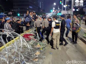 6 Tewas di Rusuh Jakarta 22 Mei Dini Hari Tadi, 200-an Orang Luka-luka 6 Tewas di Rusuh Jakarta 22 Mei Dini Hari Tadi, 200-an Orang Luka-luka