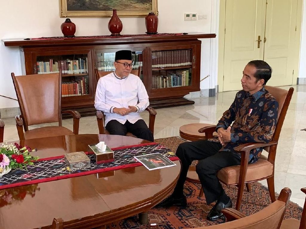 Pesan Khusus Jokowi ke Zulkifli Hasan yang Dilantik Jadi Mendag Pesan Khusus Jokowi ke Zulkifli Hasan yang Dilantik Jadi Mendag