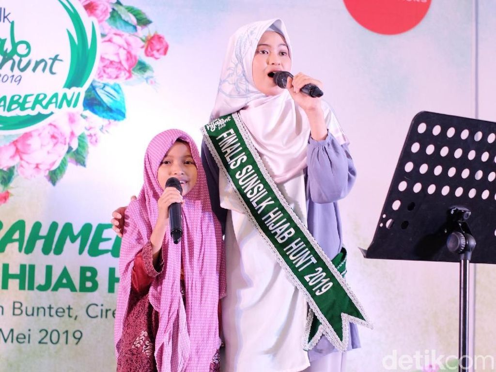 Gemes! Santri Kecil Nyanyi Bareng Finalis Sunsilk Hijab Hunt 2019 di Panggung