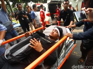 Korban Luka Kerusuhan Tanah Abang Dievakusi ke RS Tarakan Korban Luka Kerusuhan Tanah Abang Dievakusi ke RS Tarakan