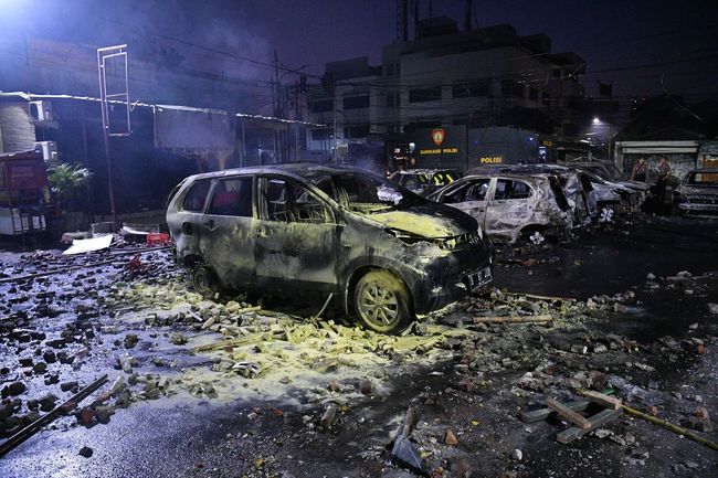Berita Foto: Mobil-mobil yang Terbakar di Asrama Brimob Petamburan Rabu 26 Juni 2019 Berita Foto: Mobil-mobil yang Terbakar di Asrama Brimob Petamburan Rabu 26 Juni 2019