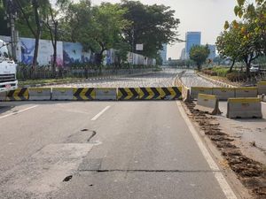 Jalan Depan DPR dari Semanggi Ditutup, Tol Masih Bisa Dilalui