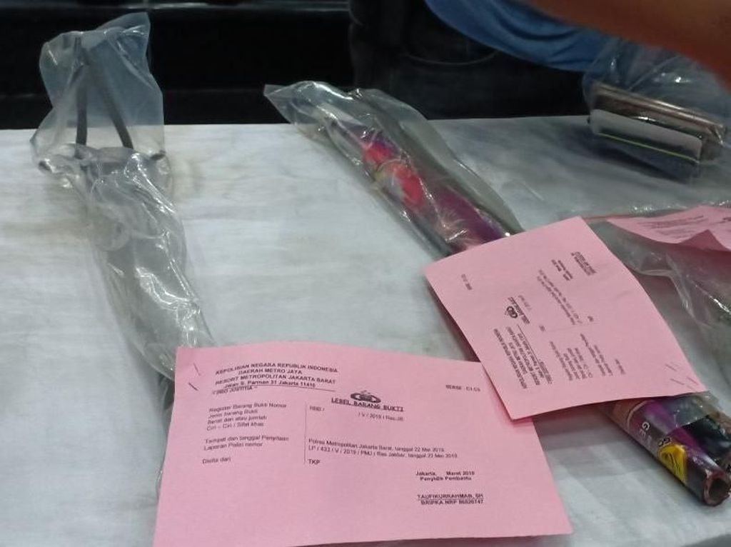 Polisi Temukan Zat Beracun pada Anak Panah Barang Bukti Aksi 22 Mei Polisi Temukan Zat Beracun pada Anak Panah Barang Bukti Aksi 22 Mei