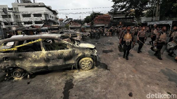 Polisi Terus Bersiaga di Halaman Asrama Brimob Petamburan