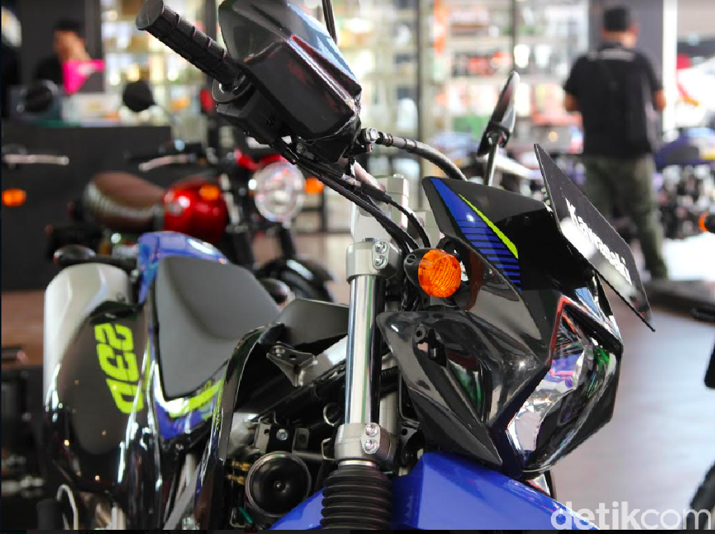 Honda CRF Goyang Kawasaki KLX? Honda CRF Goyang Kawasaki KLX?