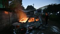 Mobil Dibakar di Petamburan Hanya Tersisa Kerangka