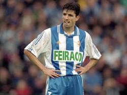 Roy Makaay pernah berhasil mendapatkan Sepatu Emas Eropa pada 2002/2003 dengan kostum Deprtivo La Coruna setelah melesakkan 29. (Foto: Nuno Correia)