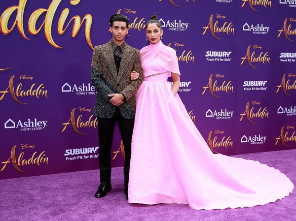 5 Gaya Stylish Naomi Scott, Si Putri Jasmine di Premier Film Aladdin