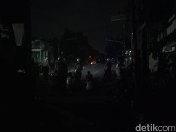 TNI Turun Tangan Minta Massa Rusuh di Asrama Brimob Petamburan Bubar