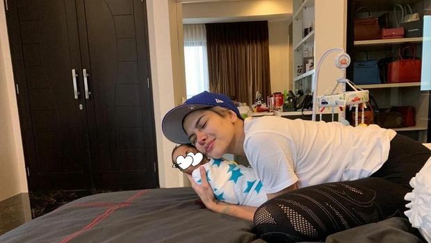 Nikita Mirzani dan Baby Arka