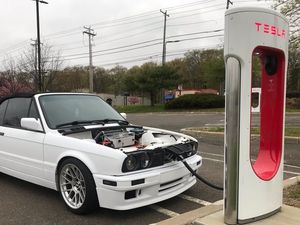 BMW Seri 3 Klasik Disulap dengan Jeroan Tesla