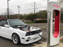 BMW Seri 3 Klasik Disulap dengan Jeroan Tesla