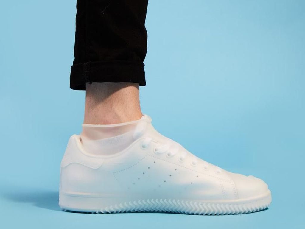 Ada Kondom untuk Pencinta Sneakers Putih agar Sepatu Kamu Nggak Cepat Kotor Ada Kondom untuk Pencinta Sneakers Putih agar Sepatu Kamu Nggak Cepat Kotor