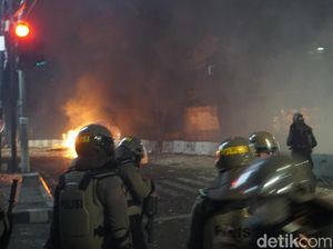 Anak Panah Beracun Disiapkan Menyerang Petugas Anak Panah Beracun Disiapkan Menyerang Petugas