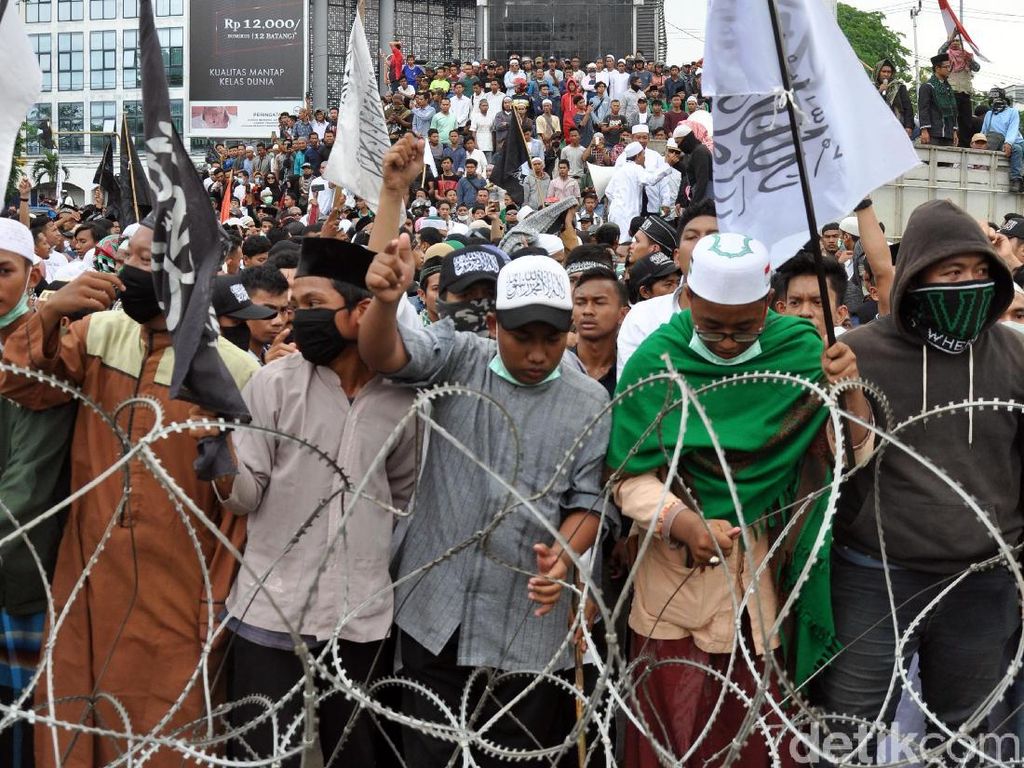Polisi Tangkap 2 Peserta Aksi 22 Mei di Medan yang Bawa Senpi Polisi Tangkap 2 Peserta Aksi 22 Mei di Medan yang Bawa Senpi