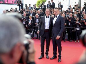 Brad Pitt dan Leonardo DiCaprio Kompak Bertuksedo, Siapa Paling Tampan?