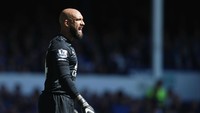 Tim Howard juga jadi salah satu pemain Amerika Serikat yang sukses kariernya di Premier League. Sempat gagal di Manchester United, Howard jadi salah satu kiper top bersama Everton. (Chris Brunskill/Getty Images)