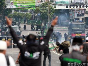 Penjelasan Dokter Soal Pedihnya Terkena Gas Air Mata Penjelasan Dokter Soal Pedihnya Terkena Gas Air Mata
