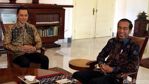 Kompak Berbatik, Jokowi dan AHY Bertemu di Istana Bogor
