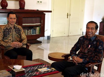 Kompak Berbatik, Jokowi dan AHY Bertemu di Istana Bogor