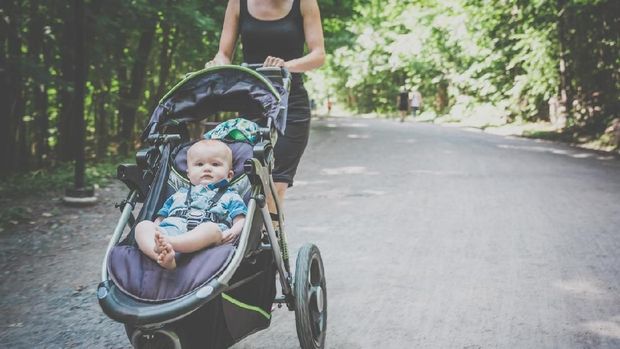 Jogging Sambil Ajak Bayi di Stroller, Amankah?