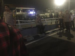 Kapolda Metro Jaya Pantau Lokasi Ricuh di Slipi Jakbar Kapolda Metro Jaya Pantau Lokasi Ricuh di Slipi Jakbar
