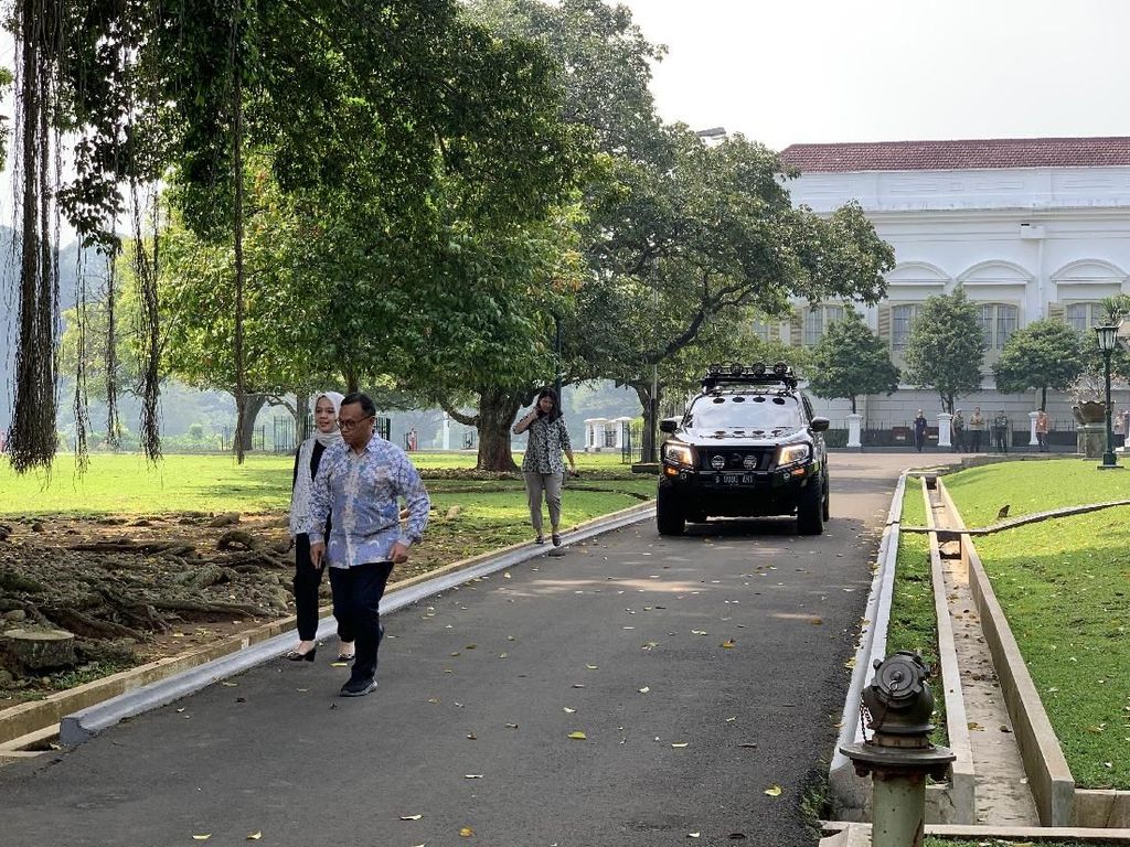 Ke Istana Temui Jokowi, AHY Bawa Mobil Hitam Kembar Ke Istana Temui Jokowi, AHY Bawa Mobil Hitam Kembar