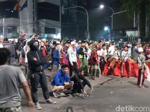 Pascaricuh di Bawaslu, Massa Berkumpul di Jalan Wahid Hasyim