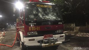 Penampakan Mobil Damkar yang Sempat Dibajak Massa Rusuh di Slipi