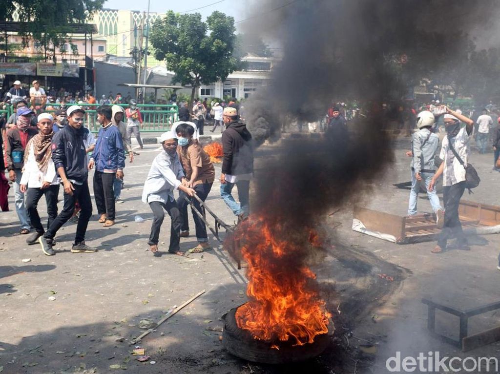 Demo 22 Mei, Jerinx SID hingga Ridwan Kamil Serukan Perdamaian Demo 22 Mei, Jerinx SID hingga Ridwan Kamil Serukan Perdamaian