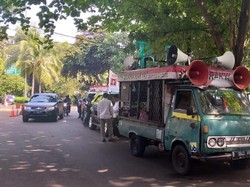 Ada Mobil Komando Suara Rakyat Parkir di Kertanegara