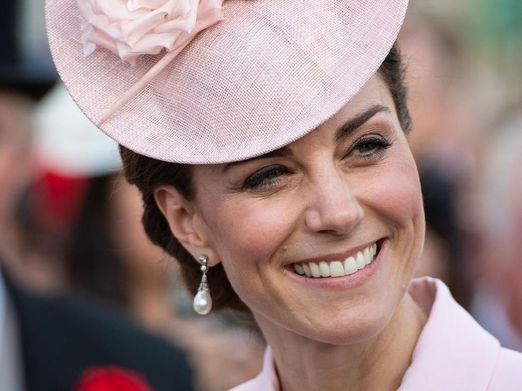Kate Middleton Pakai Anting Putri Diana, Sama-sama Cantik Kate Middleton Pakai Anting Putri Diana, Sama-sama Cantik