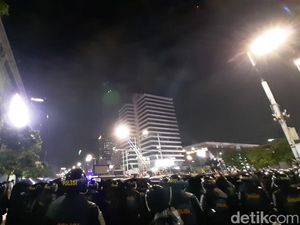 Ricuh Lagi di Bawaslu, Polisi Minta Tenda Tak Dibakar