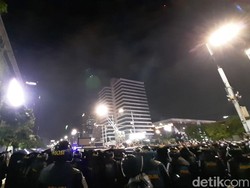 Ricuh Lagi di Bawaslu, Polisi Minta Tenda Tak Dibakar