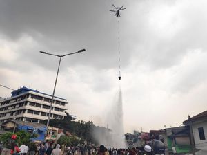 Tepis Isu Bubuk Putih, Polri Pastikan Heli Saat 22 Mei Angkut Air