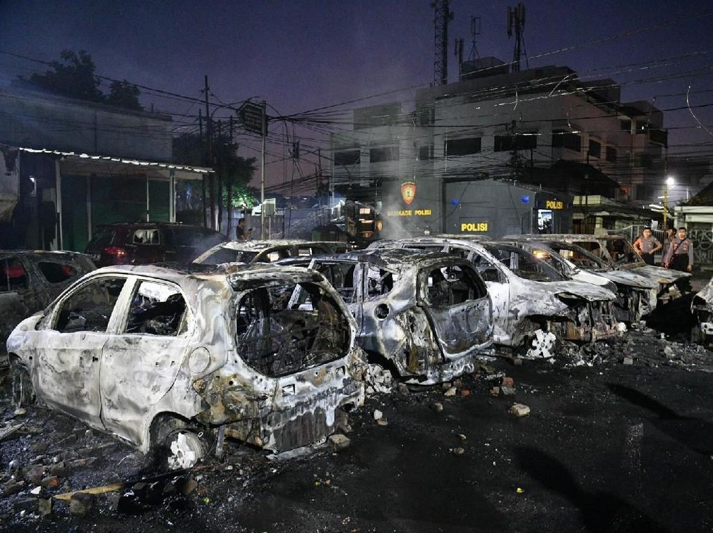 Mobil Dibakar Seperti di Petamburan, Diganti Asuransi Nggak Ya? Mobil Dibakar Seperti di Petamburan, Diganti Asuransi Nggak Ya?