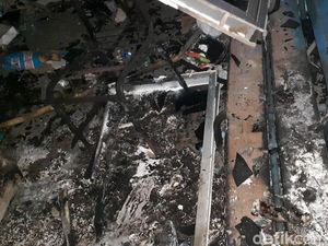 Pospol Sarinah Rusak Dibakar Massa Pospol Sarinah Rusak Dibakar Massa
