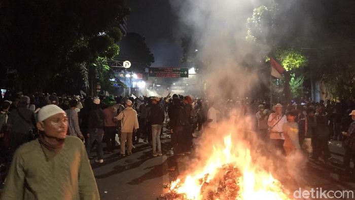 Foto: demo rusuh di depan bawaslu (Zaki/detikcom)